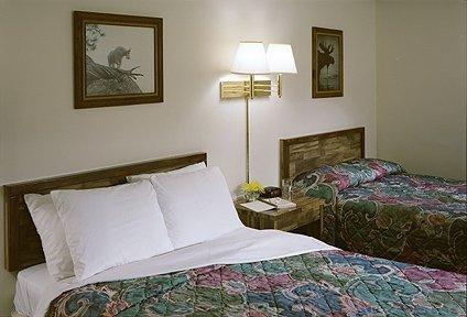 Branding Iron Motel Chama Room photo