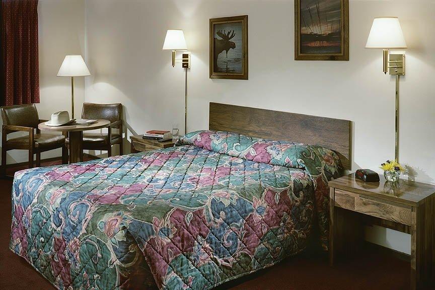Branding Iron Motel Chama Room photo