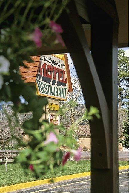 Branding Iron Motel Chama Exterior photo