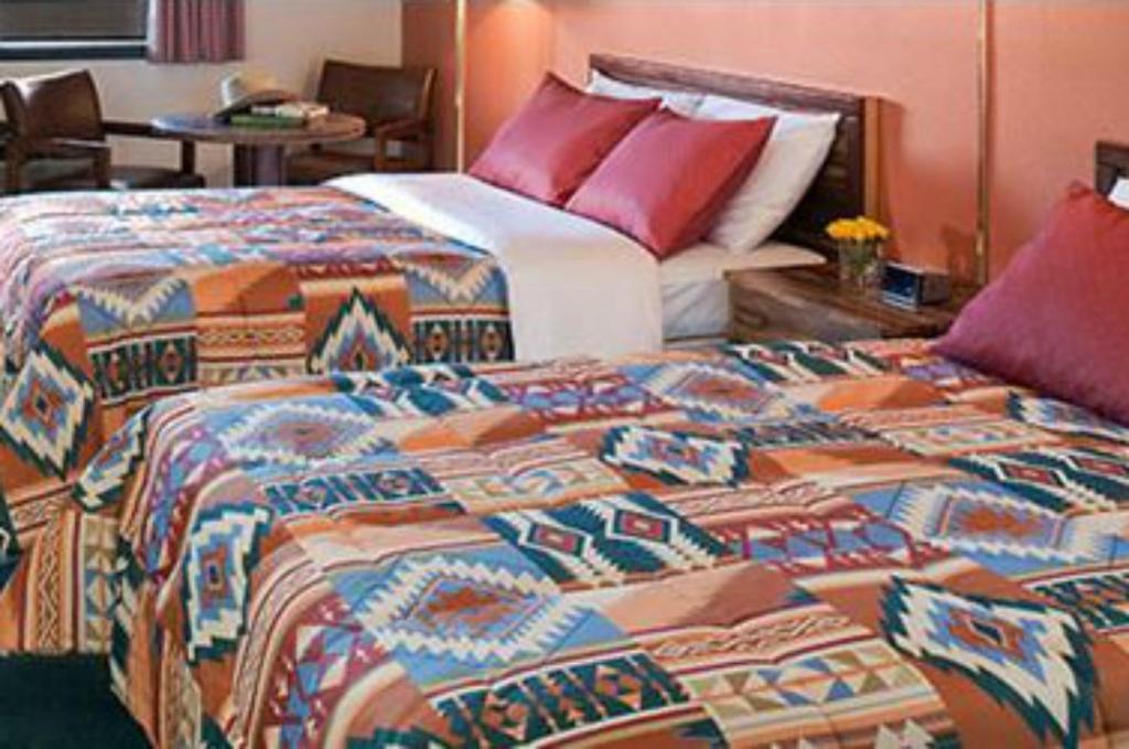 Branding Iron Motel Chama Room photo