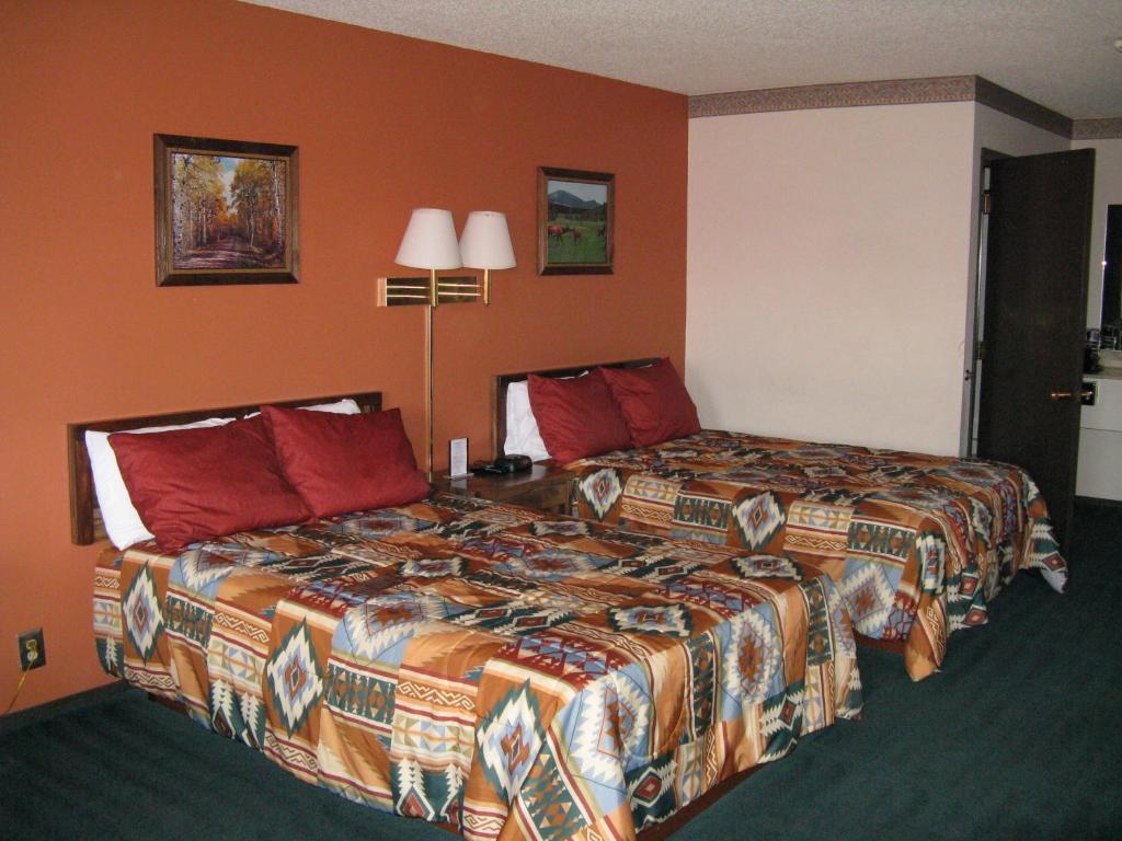 Branding Iron Motel Chama Room photo
