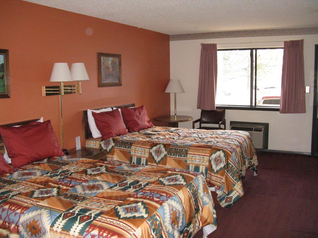 Branding Iron Motel Chama Room photo