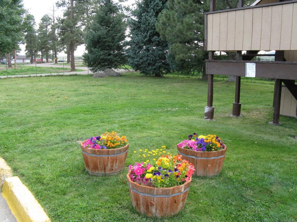 Branding Iron Motel Chama Exterior photo