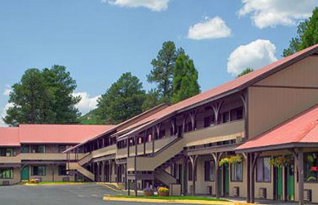 Branding Iron Motel Chama Exterior photo
